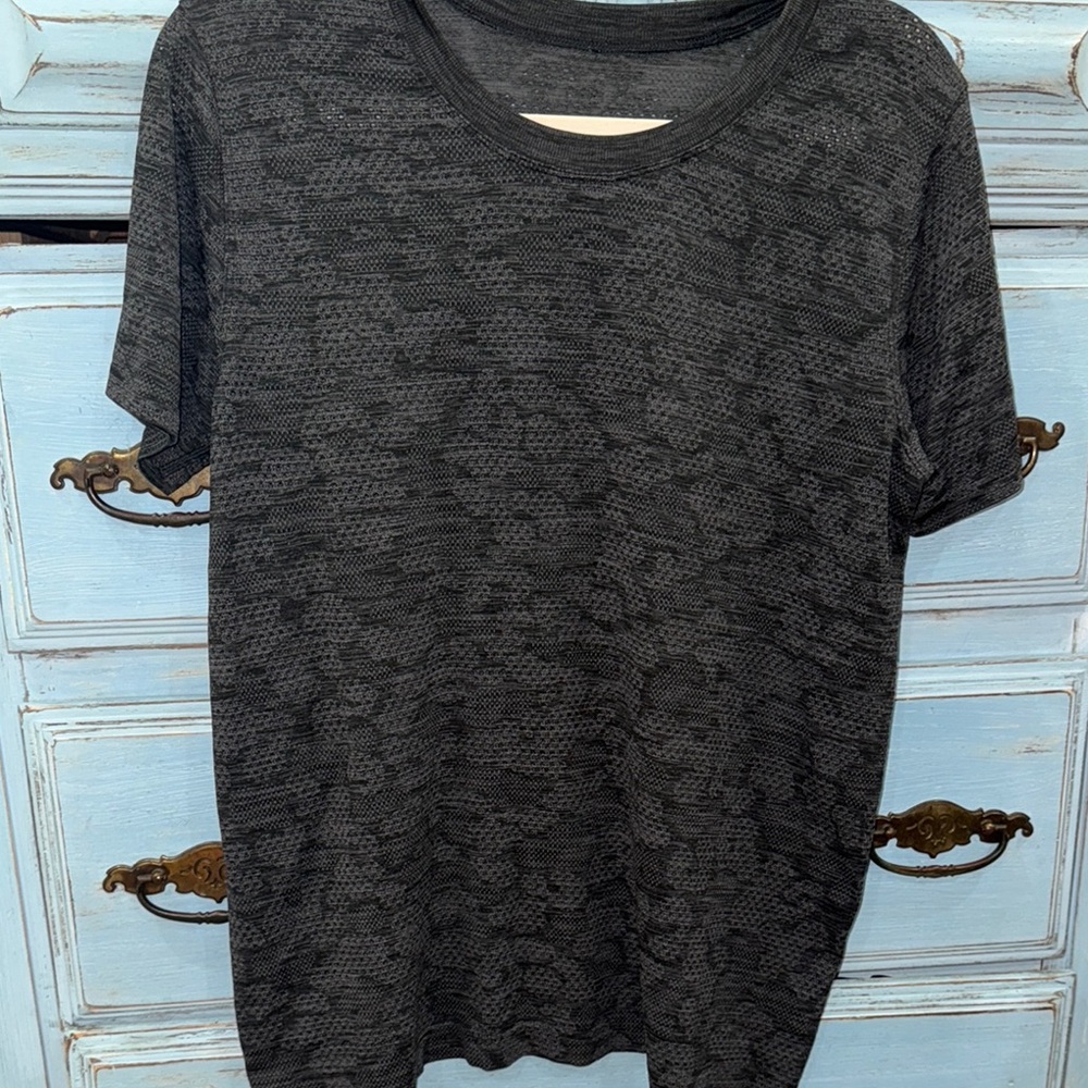 NWOT. Lululemon Swiftly Tech Short sleeve top.